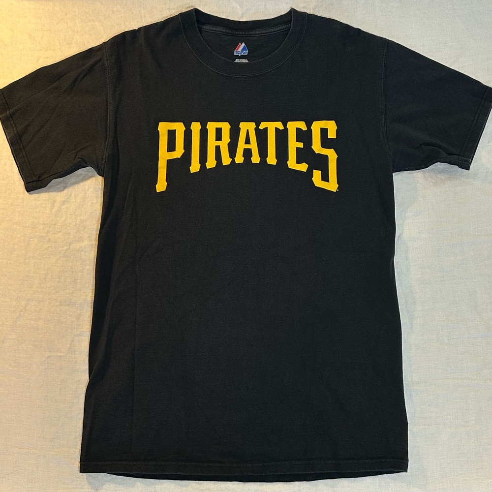Men’s Pirates T-Shirt Black And Yellow Size Medium